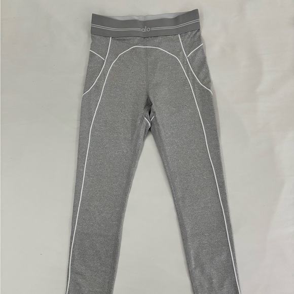 ALO Yoga Heartthrob Set Gray - Picture 4 of 5